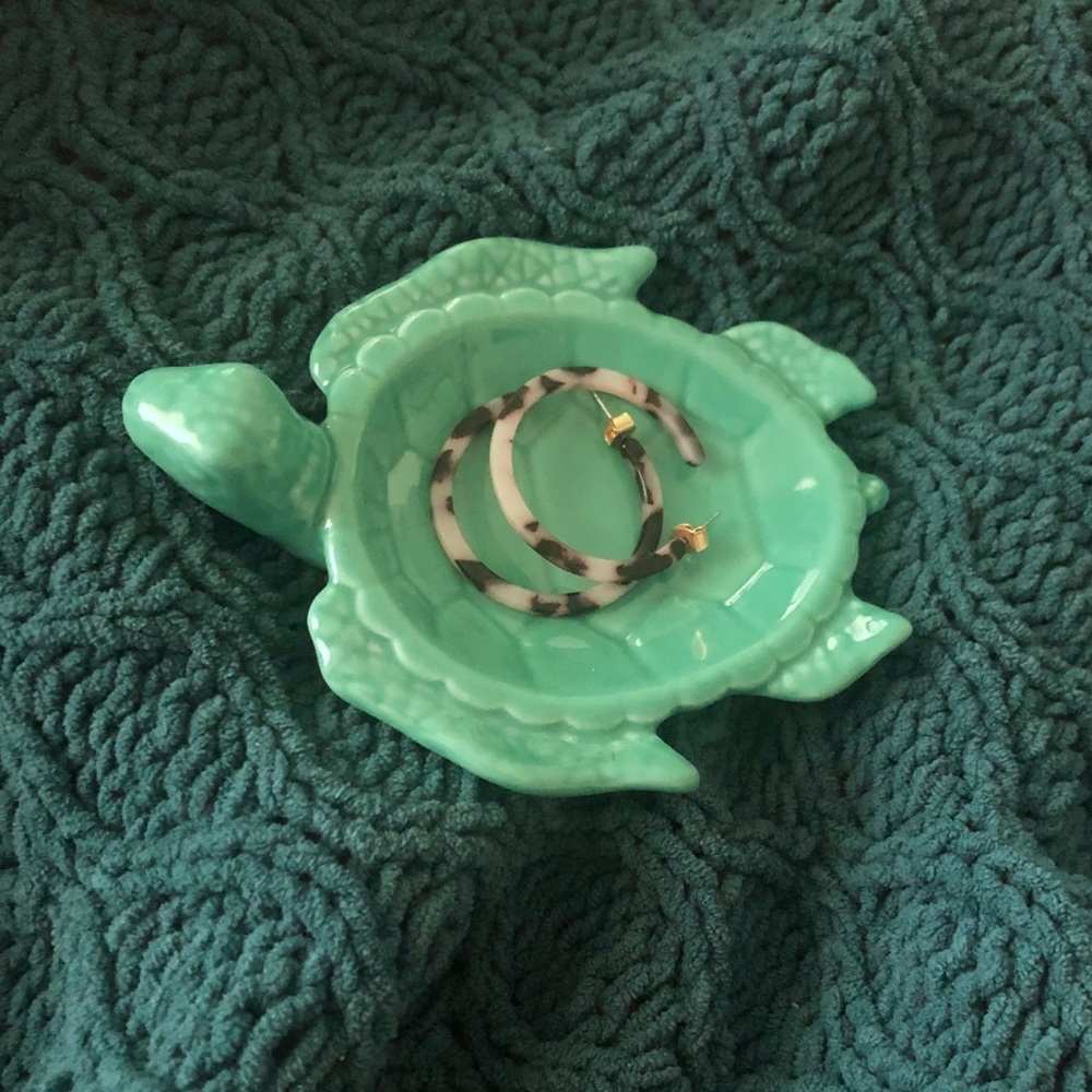 Ceramic sea turtle dish